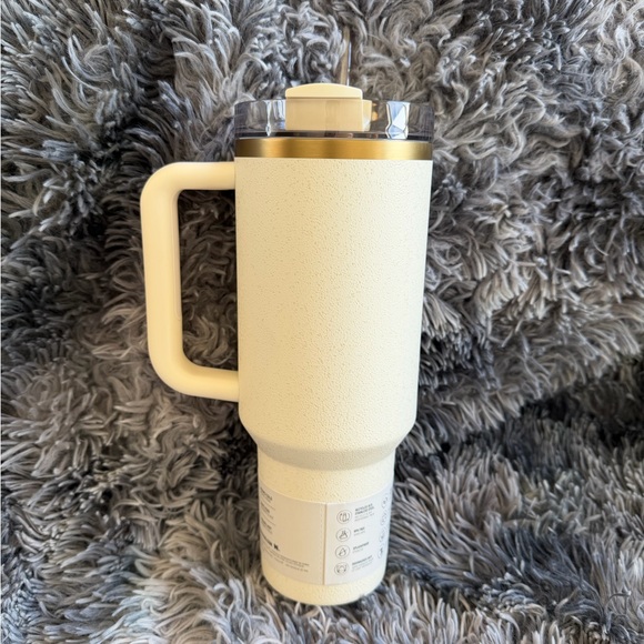 Stanley Cream Moon 40oz Quencher - Picture 2 of 5